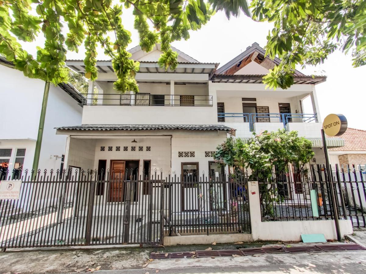 Oyo Life 91374 Asia Stay Semarang Syariah المظهر الخارجي الصورة